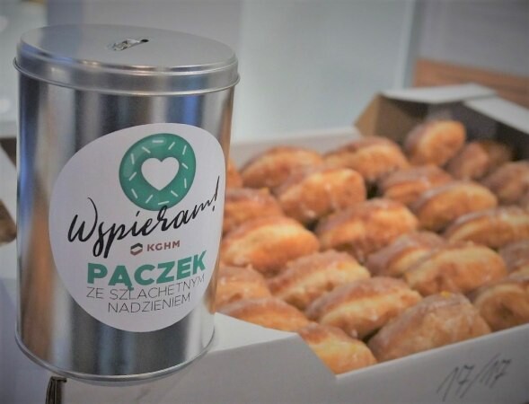 pączków, a wszystkie środki zostały przekazane na rehabilitację i leczenie piątki dzieci. 